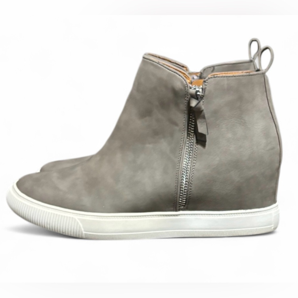Francesca’s Report Kismet Wedge Sneakers Size 11